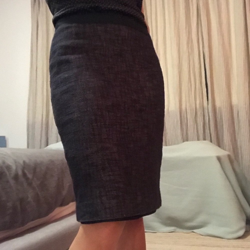 Elie tahari navy skirt